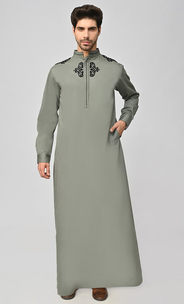 New Modest Islamic Mens Thobe/Juba With Embroidery And Pockets - EastEssence.us